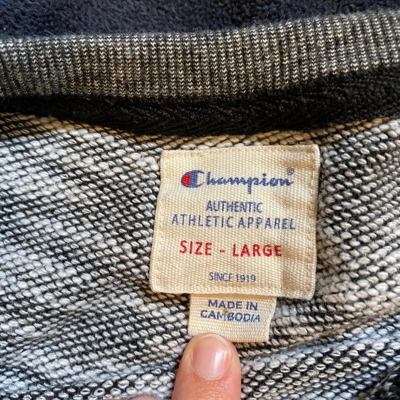 Champion crewneck - Picture 2 of 4